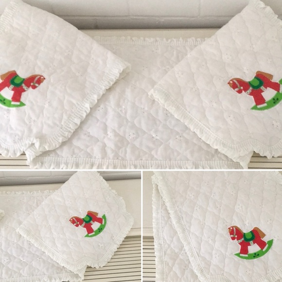 Vintage Diamond Stitch Eyelet Rocking Horse Christmas Table Runner - Picture 1 of 9